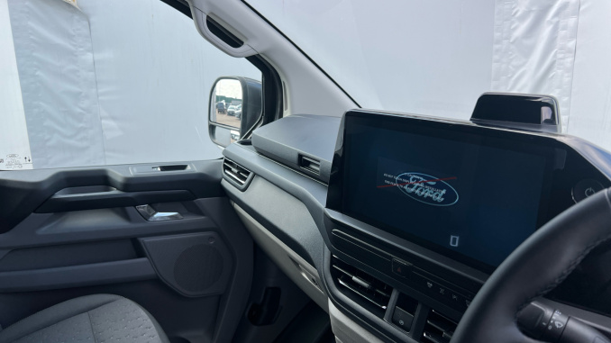 Ford Transit Custom E-320 L1 Electric Awd 100kW 71kWh H1 Van Limited Auto - Image 14